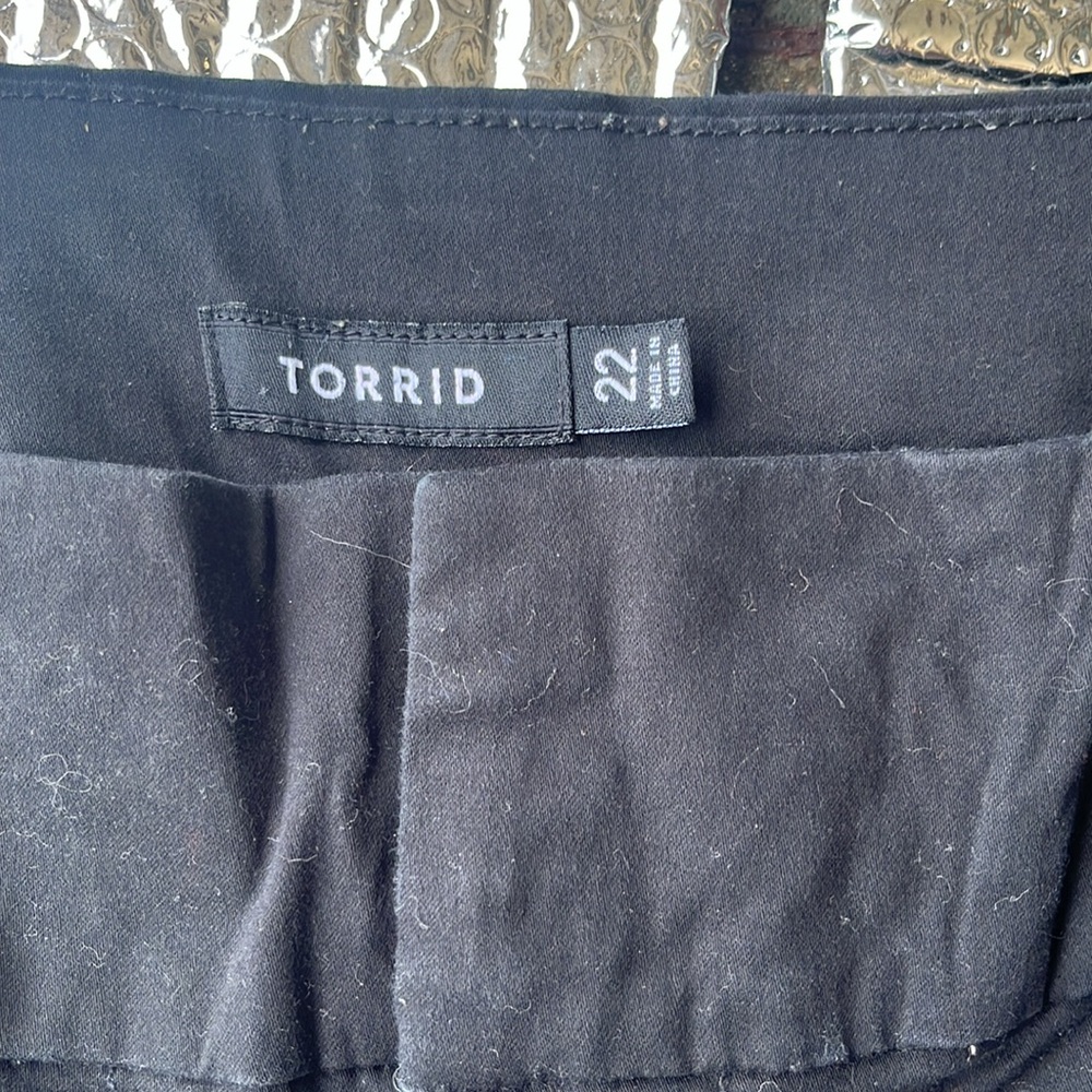 Tórrid Black Women's Shorts - Picture 4 of 6